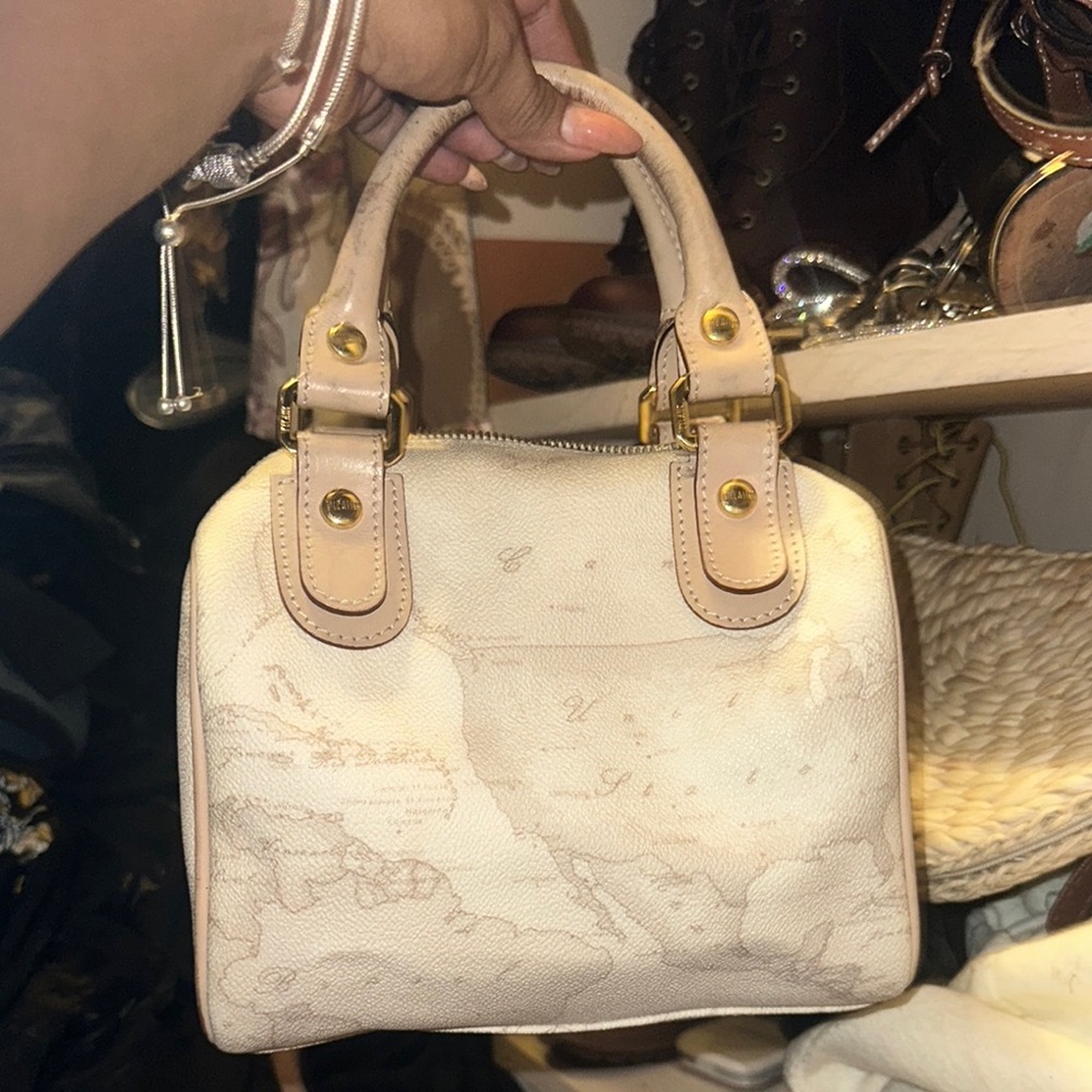 Alviero Martini Cream Mini Bag with Elegant Design